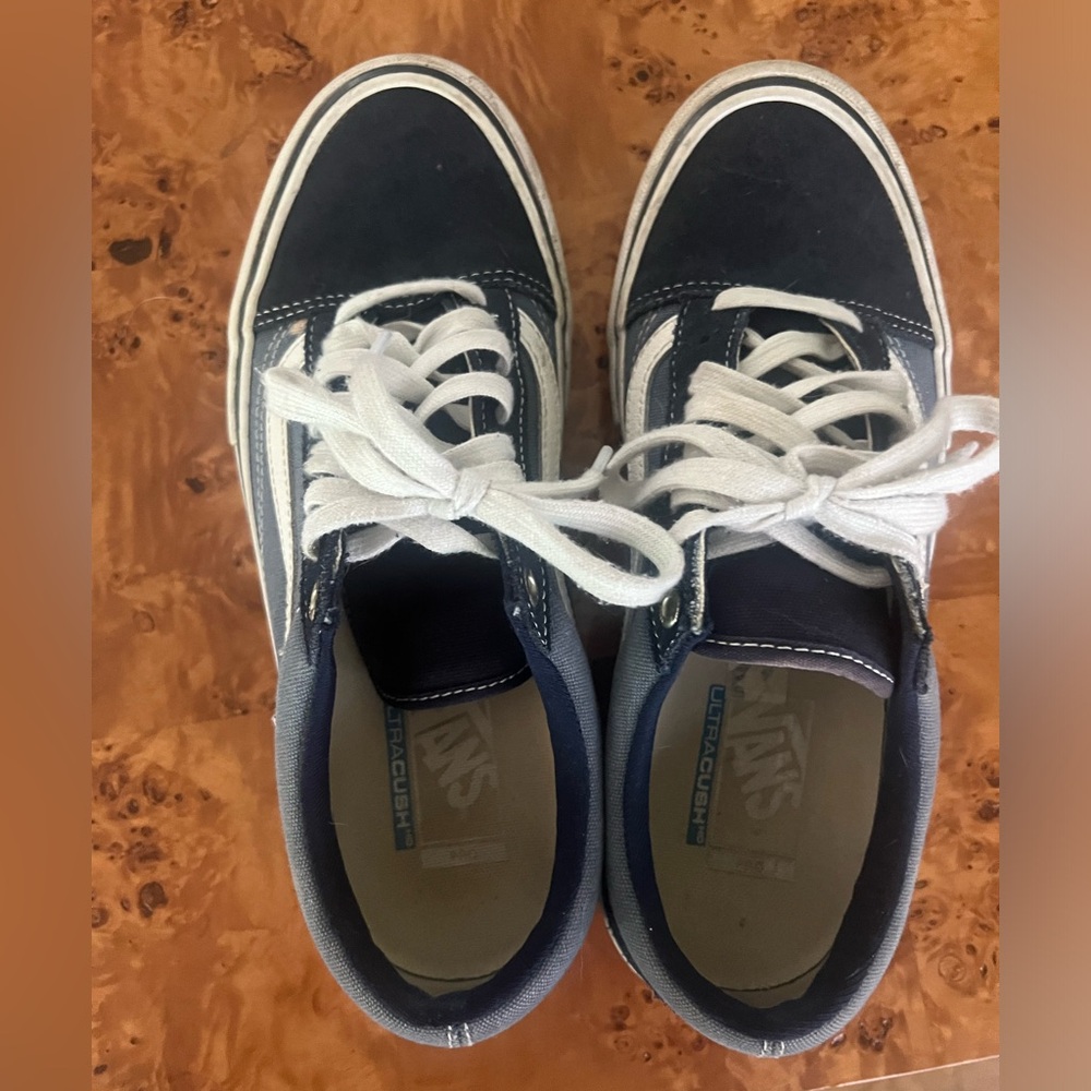 Men’s vans blue ultra Cush size 8.5